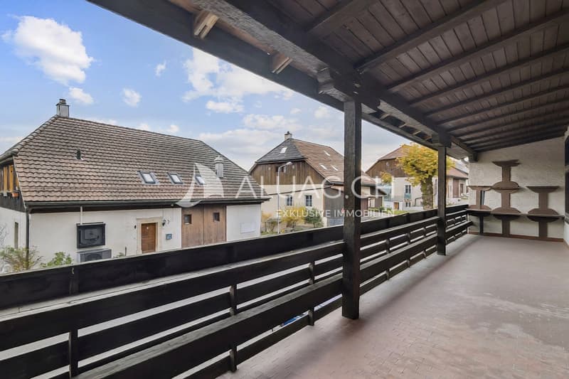 Eine grosszügige Terrasse, ideal zum Entspannen.