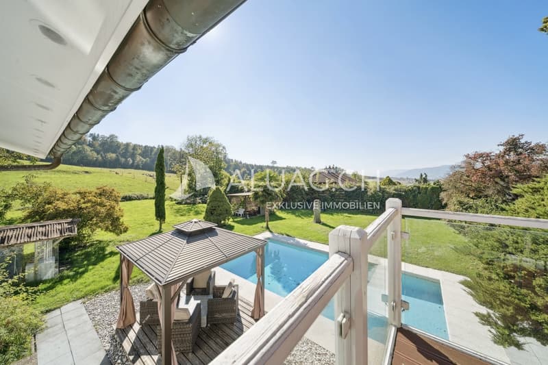 ...und beschenkt sie über den angrenzenden Balkon mit einer tollen Aussicht