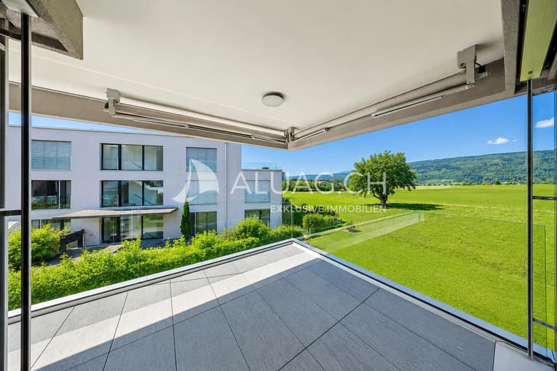 Überdachter Südwest-Balkon mit unverbaubarem Weitblick ins Grüne
