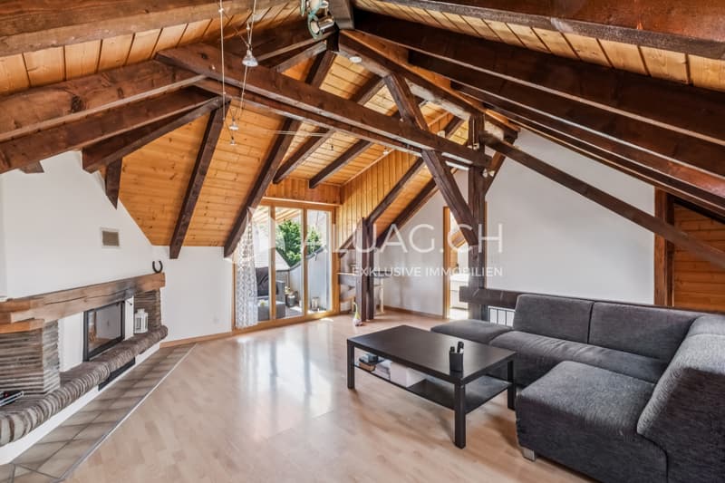 Eine der Wohnungen auf der Ostseite präsentiert sich als attraktive, renovierte Duplexwohnung