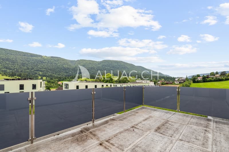 Terrasse mit atemberaubendem Panoramablick  der perfekte Ort, um die Ruhe und Natur zu geniessen