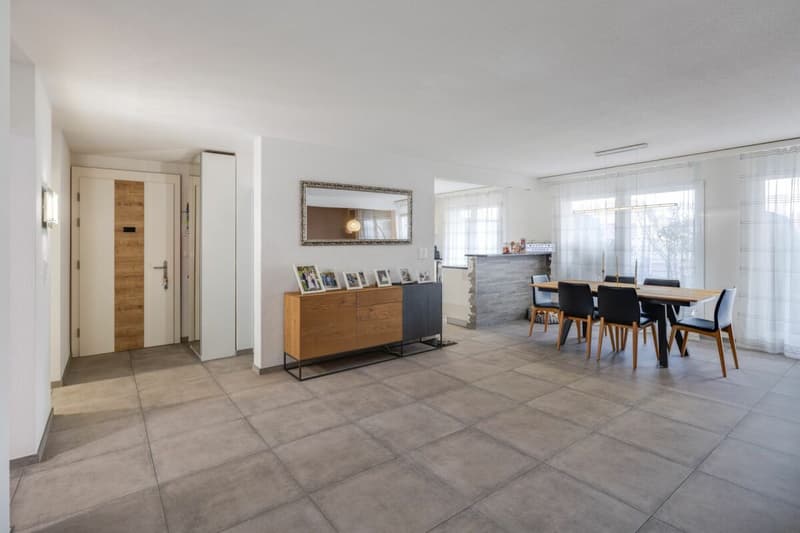 Moderne 4.5 Zimmerwohnung mit grossem Wintergarten und Terrasse im Zentrum von Oensingen (4)