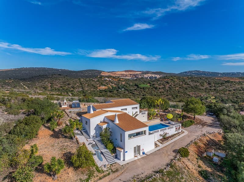 Villa de charme rénovée avec vue panoramique, à 8 minutes de Vilamoura et de ses golfs (33)