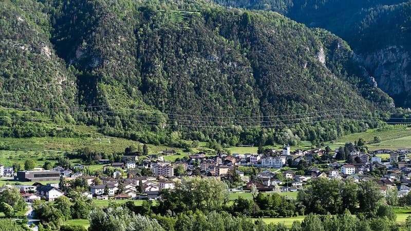 Rare, très grande parcelle artisanale/industrielle équipée à Grône/VS (1)