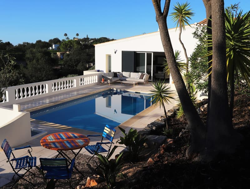 Nouveau prix ! Villa de charme rénovée, vue panoramique, à 8 minutes de Vilamoura et de ses golfs (1)