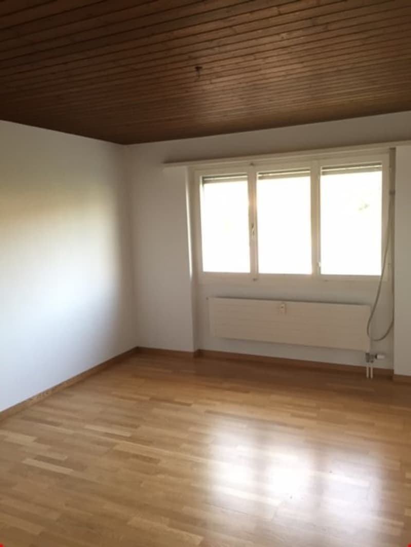 Ruhig gelegene 4,5-Zimmer-Wohnung in Richigen inkl. PP (8)