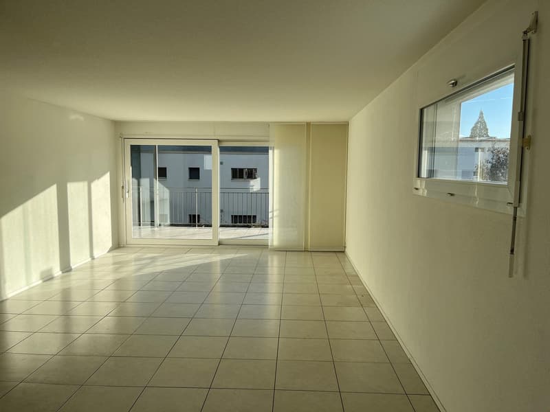 Wohnraum - mit Zugang zum Balkon