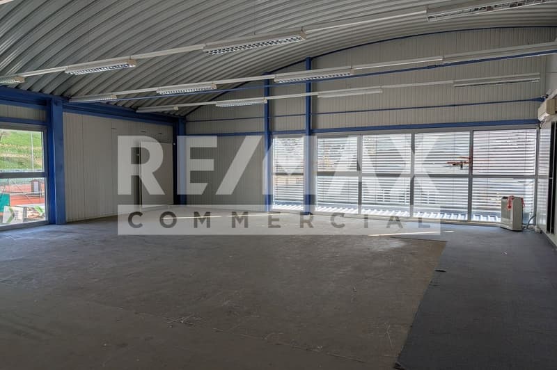 Environ 940 m2 d'espace de stockage/industriel (7)