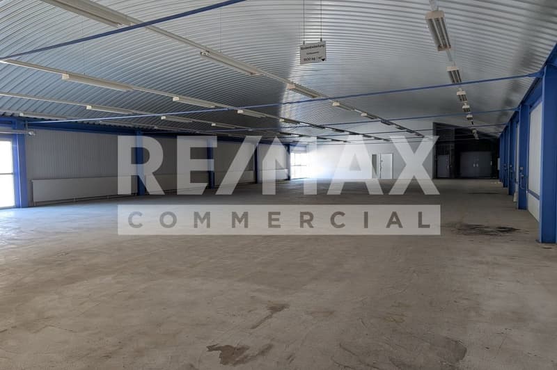 Environ 940 m2 d'espace de stockage/industriel (4)