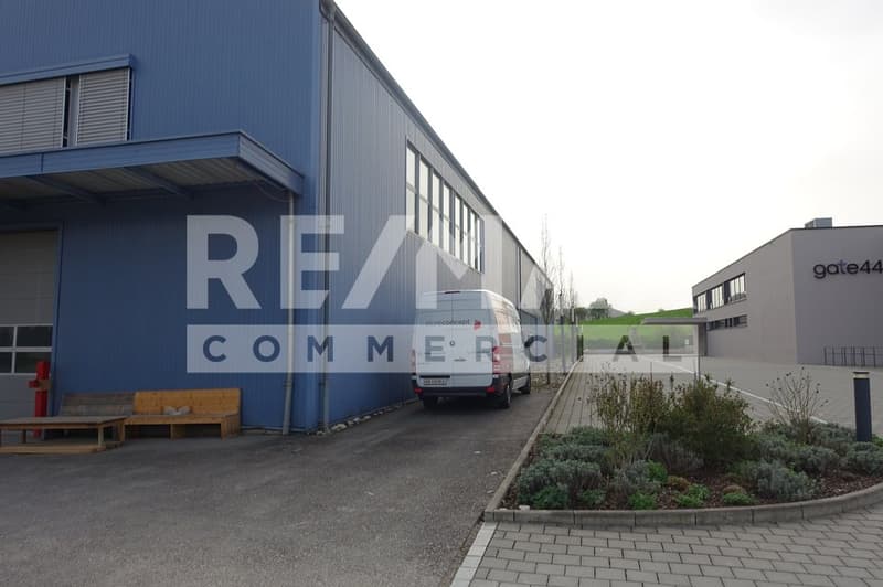 Environ 940 m2 d'espace de stockage/industriel (2)