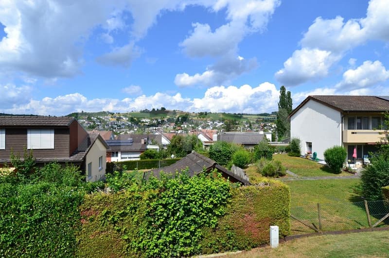 Weitblick, Wohnkomfort und grosszügige Parkierung ein Zuhause zum Ankommen. (1)