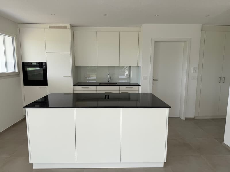 Moderne 3.5-Zimmer-Neubauwohnung in Brüttelen – Erdgeschoss mit Balkon (3)