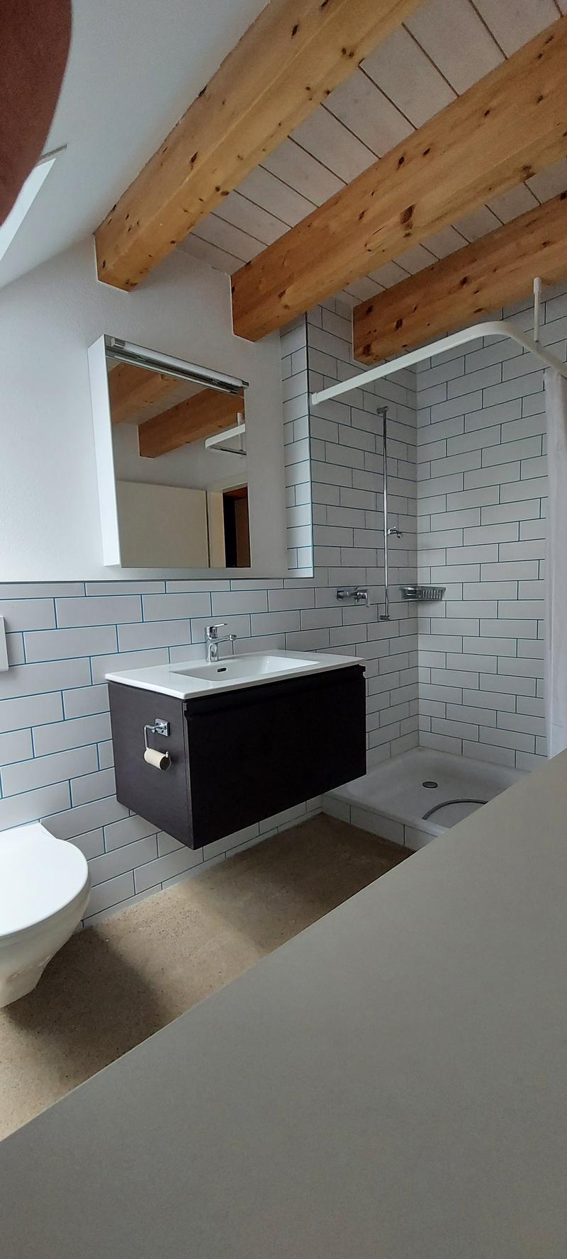 Charmante grossräumige 2.5-Zimmer-Dachwohnung in Kerzers – renoviert und ruhig gelegen (10)