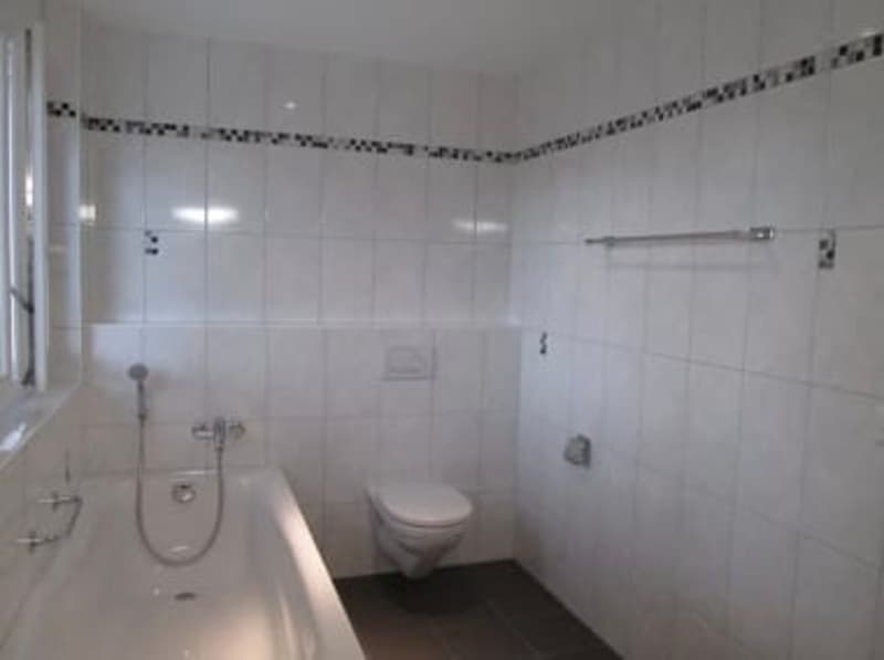 Familienfreundliche 4.5-Zimmer-Wohnung in Müntschemier (6)