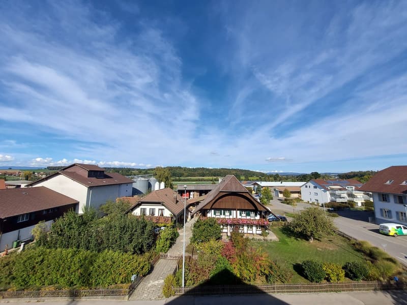 Charmante 2-Zimmer-Dachgeschosswohnung in Gurmels – sofort verfügbar! (1)