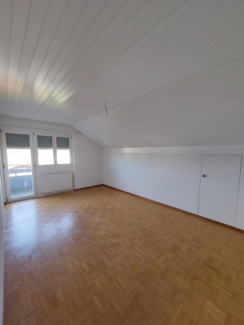 Charmante 2-Zimmer-Dachgeschosswohnung in Gurmels – sofort verfügbar! (2)