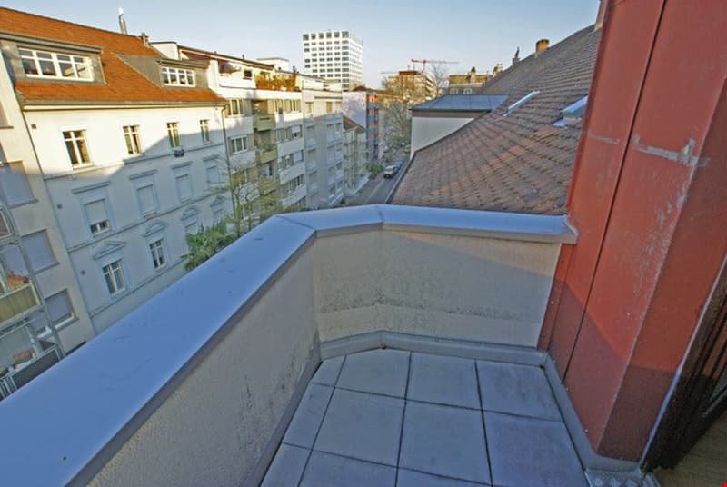 2,5 Zi-Dachwohnung möbliert, kl. Balkon, schöne Aussicht (2)