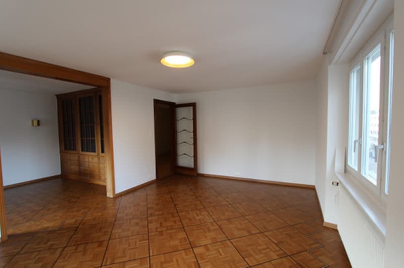 Moderne 4.5-Zimmerwohnung im Zentrum von Visp zu vermieten (2)