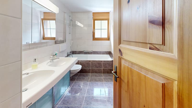 35-Duplex-Dachzimmerwohnung-Haus-Les-Violettes--Bathroom.jpg