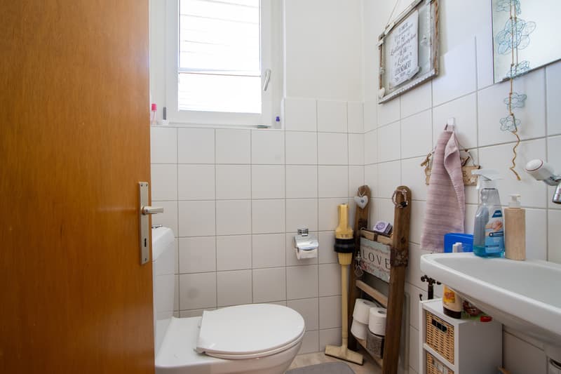 separates WC