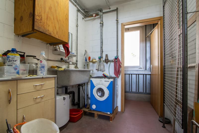 Gewerbehalle links - Vorraum WC
