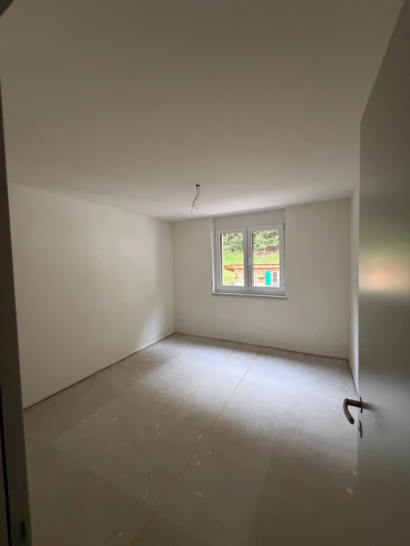 Moderne 3.5-Zimmer-Wohnung mit Balkon in Niederurnen, Glarus Nord (11)