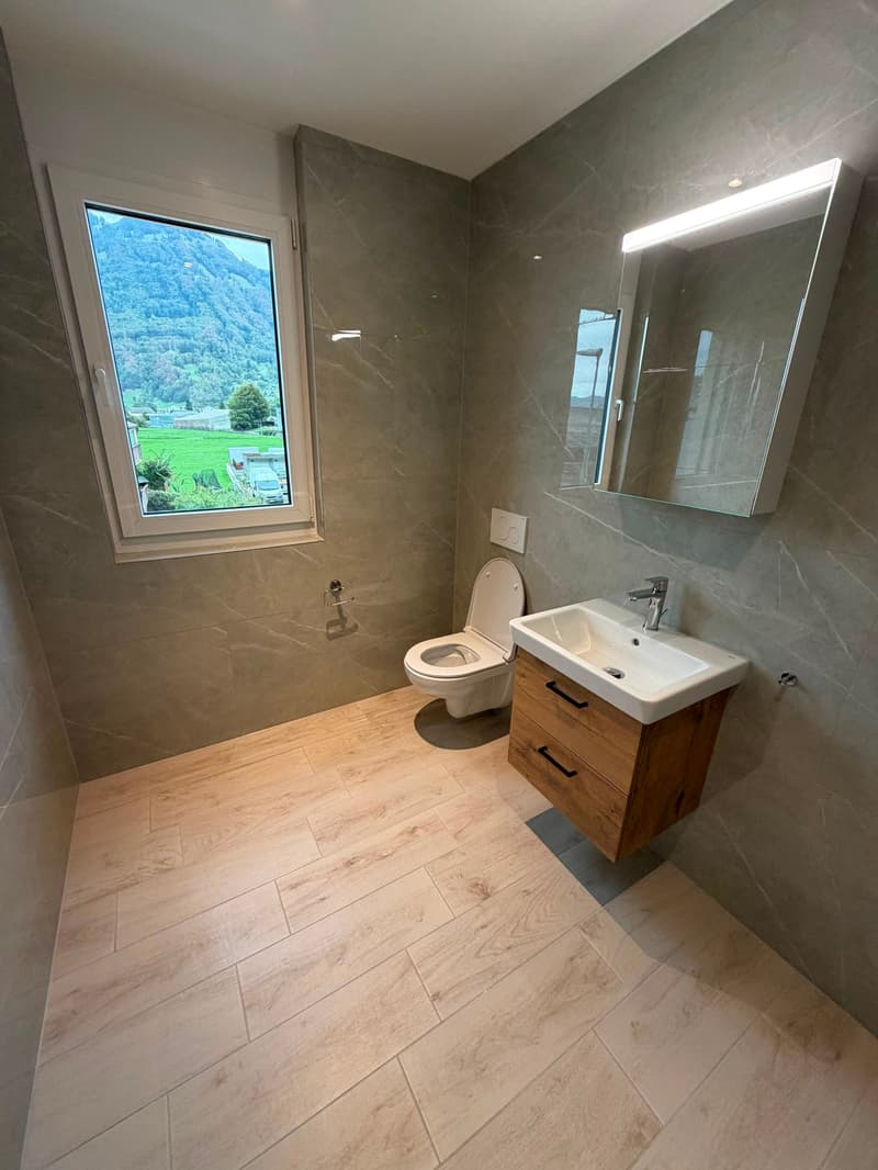 Moderne 3.5-Zimmer-Wohnung mit Balkon in Niederurnen, Glarus Nord (14)