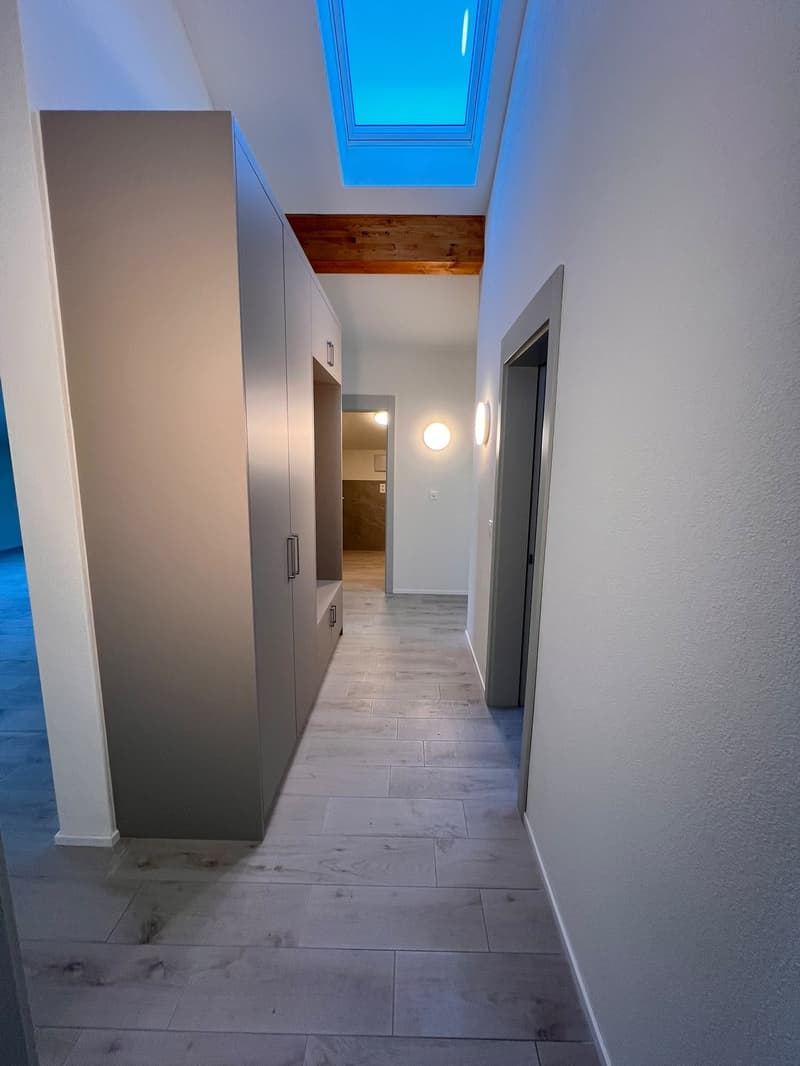 Moderne 3.5-Zimmer-Wohnung mit Balkon in Niederurnen, Glarus Nord (5)