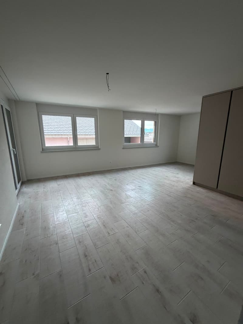 Moderne 3.5-Zimmer-Wohnung mit Balkon in Niederurnen, Glarus Nord (15)