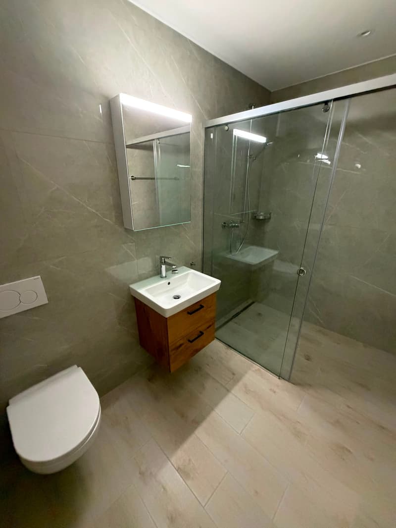 Moderne 3.5-Zimmer-Wohnung mit Balkon in Niederurnen, Glarus Nord (12)