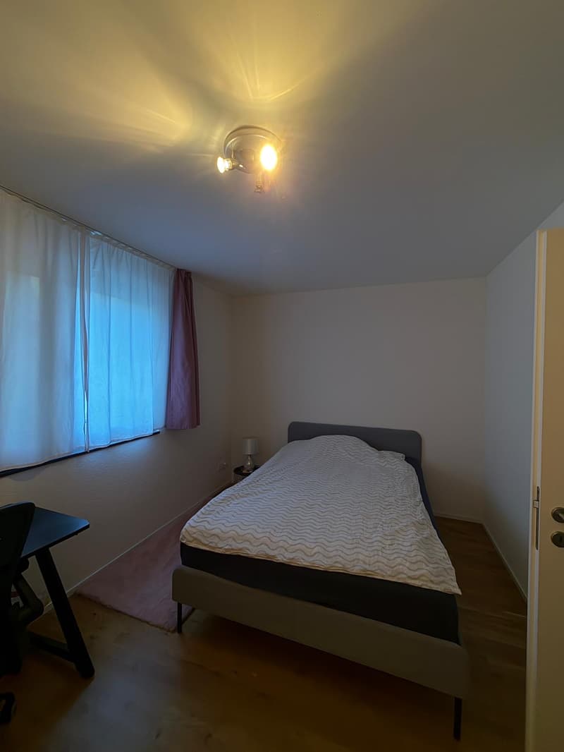 Charmante 3.5-Zimmer-Wohnung mit Balkon und Bergblick in Näfels (6)