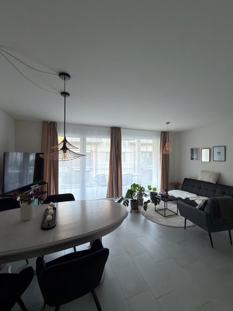Charmante 3.5-Zimmer-Wohnung mit Balkon und Bergblick in Näfels (2)