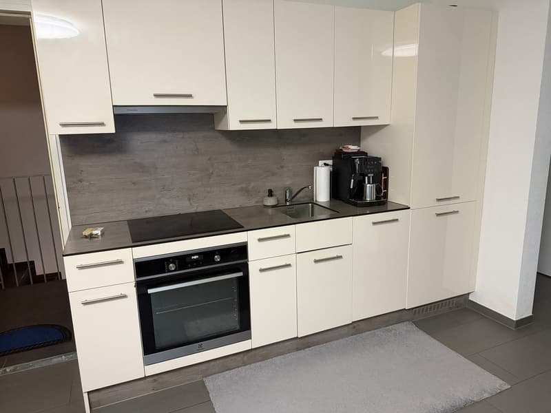 Charmante 2.5-Zimmer-Wohnung an der Rathausgasse in Glarus (3)