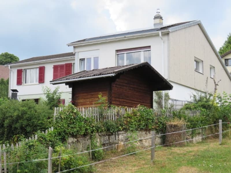 MAISON FAMILIALE SITUEE DANS UN QUARTIER RESIDENTIEL TRES CALME AVEC TRES BELLE VUE SUR LE CHASSERAL (1)
