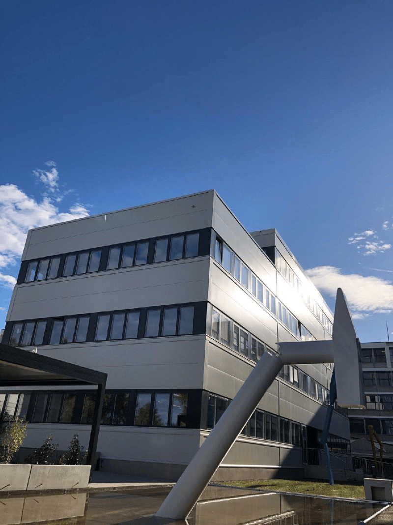 Arbeiten auf dem ZIK-Areal - modernes, helles Büro mit Seeblick (1)