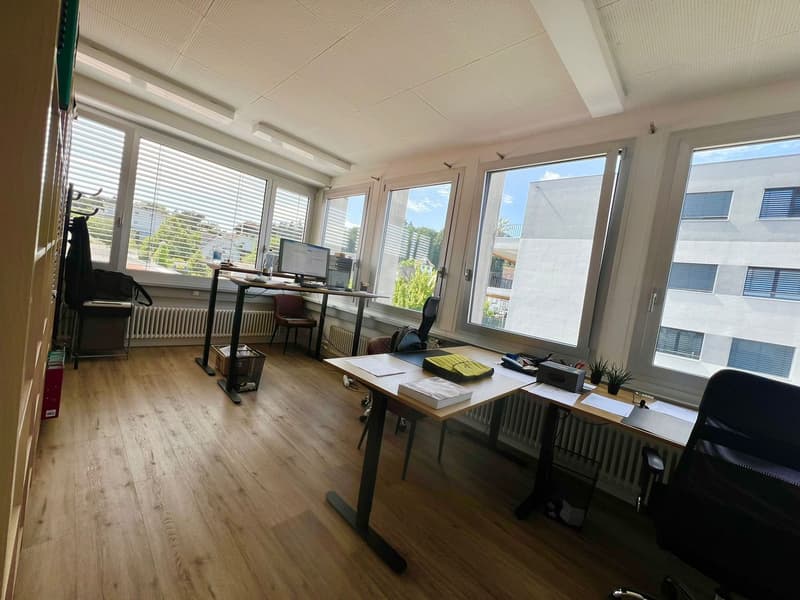 Helles Büro mit 2 Zimmern an zentraler Lage in Seon (2)