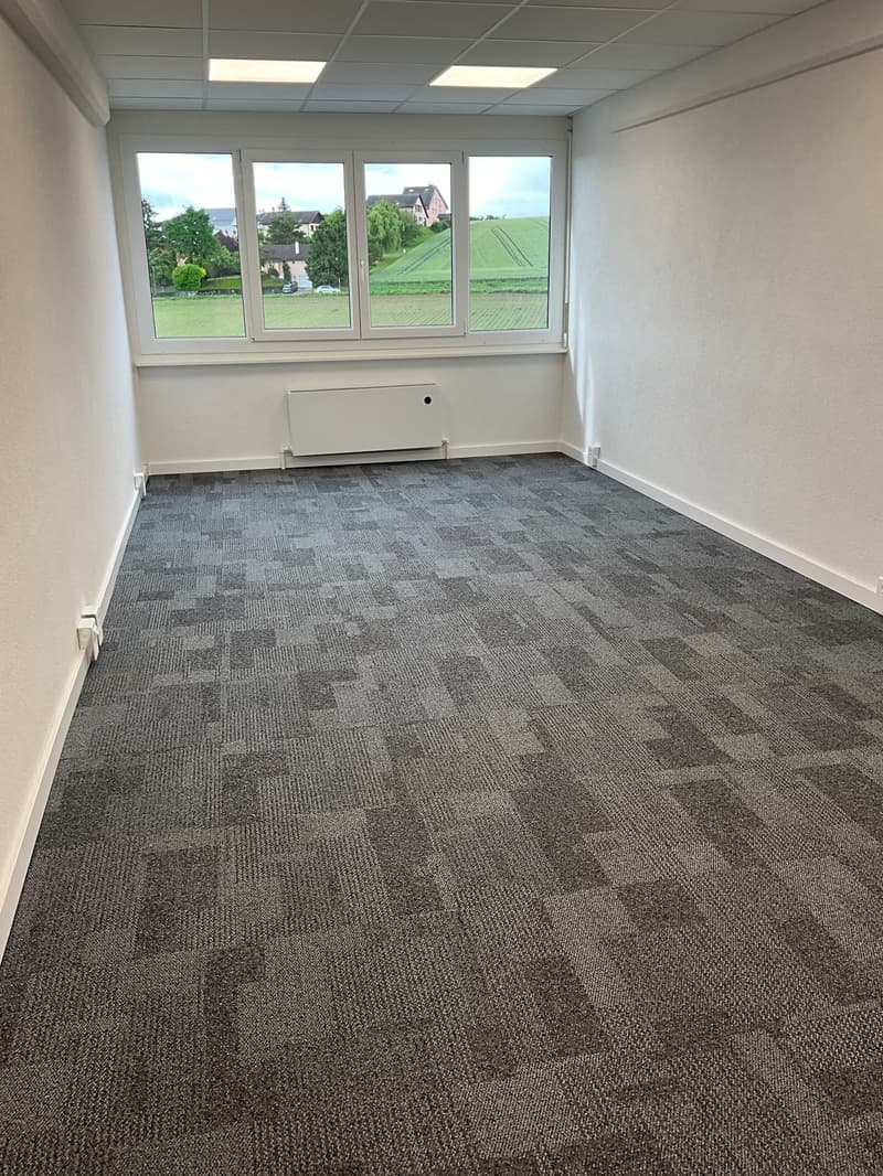 Espace commercial lumineux à louer à Denges 1er loyer offert (2)