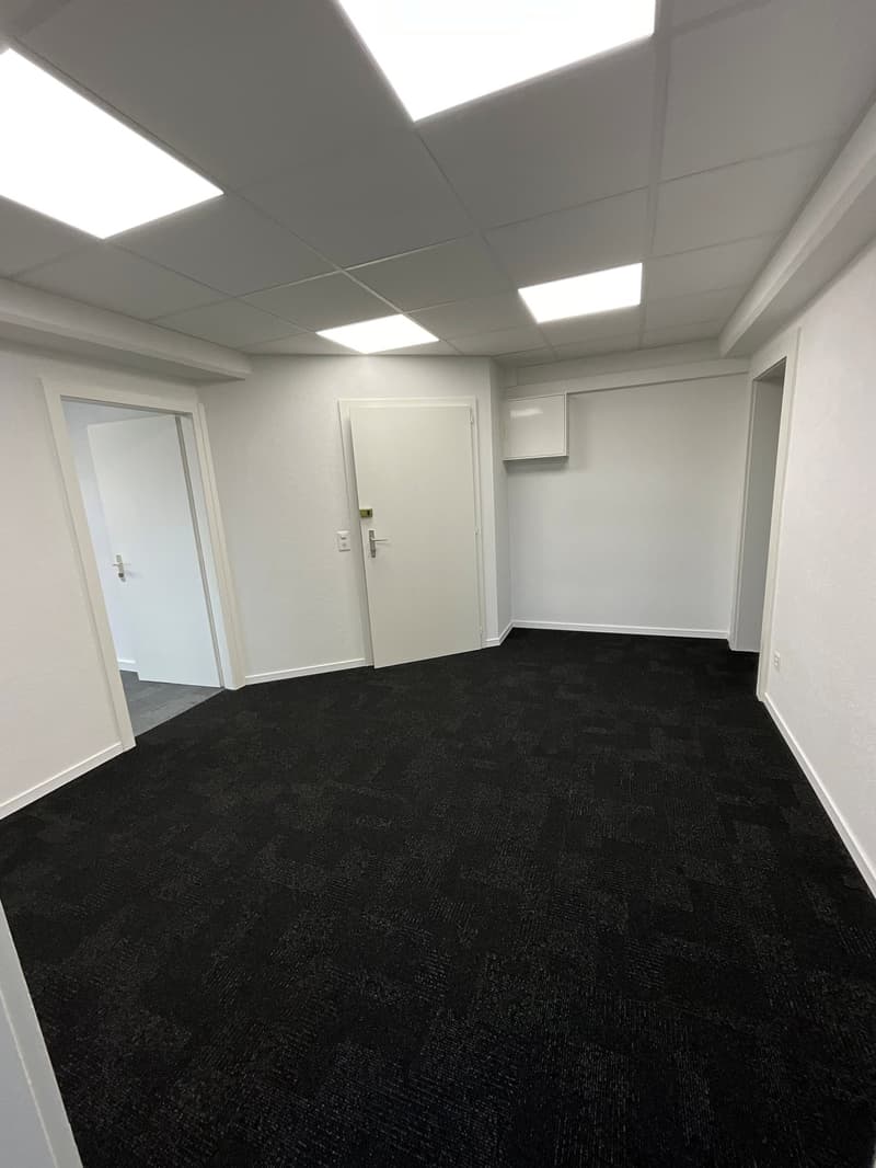 Espace commercial lumineux à louer à Denges 1er loyer offert (5)