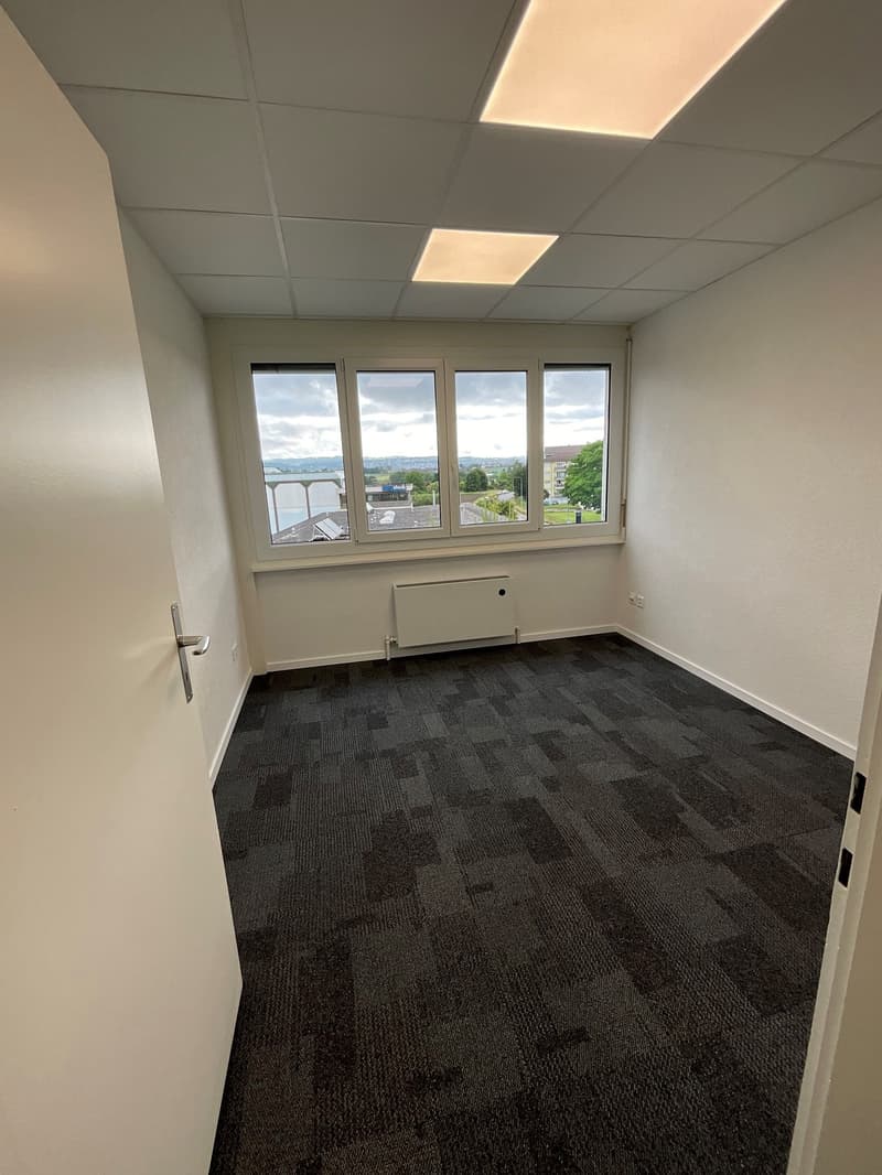 Espace commercial lumineux à louer à Denges 1er loyer offert (3)