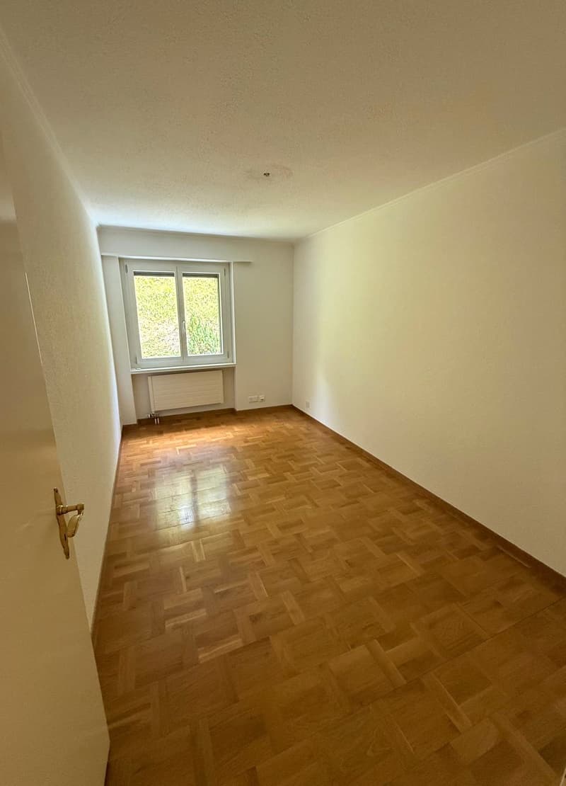Grosszügige und helle 4.5-Zimmer-Wohnung mit Bergblick in Thun (15)