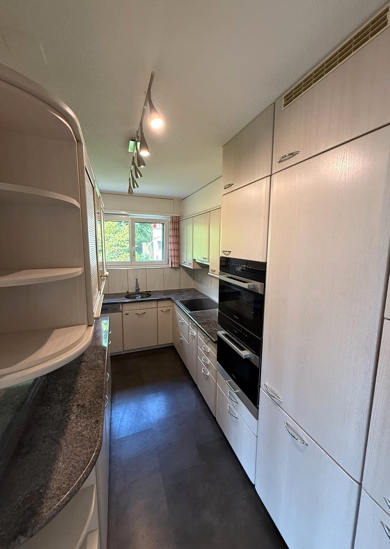 Grosszügige und helle 4.5-Zimmer-Wohnung mit Bergblick in Thun (9)