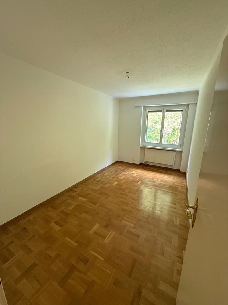 Grosszügige und helle 4.5-Zimmer-Wohnung mit Bergblick in Thun (16)