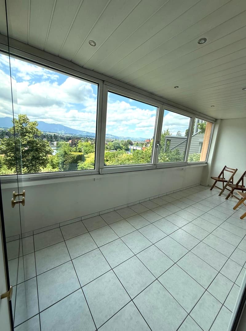 Grosszügige und helle 4.5-Zimmer-Wohnung mit Bergblick in Thun (3)