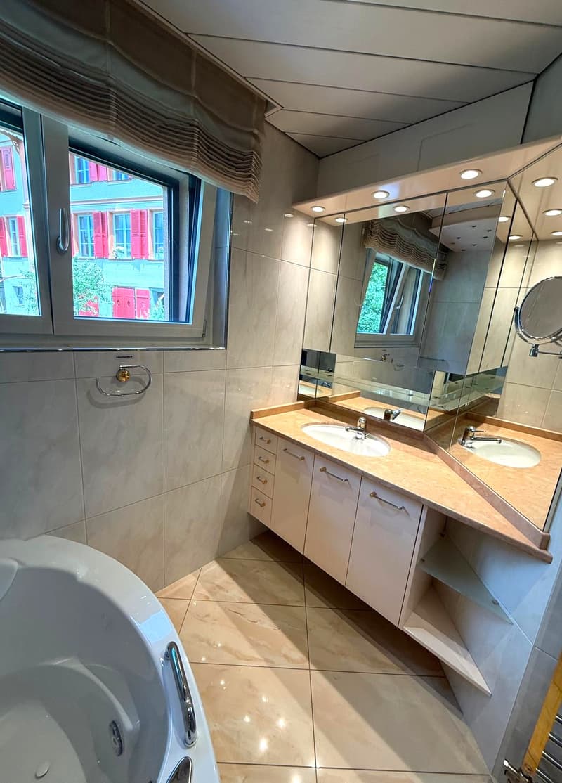 Grosszügige und helle 4.5-Zimmer-Wohnung mit Bergblick in Thun (12)