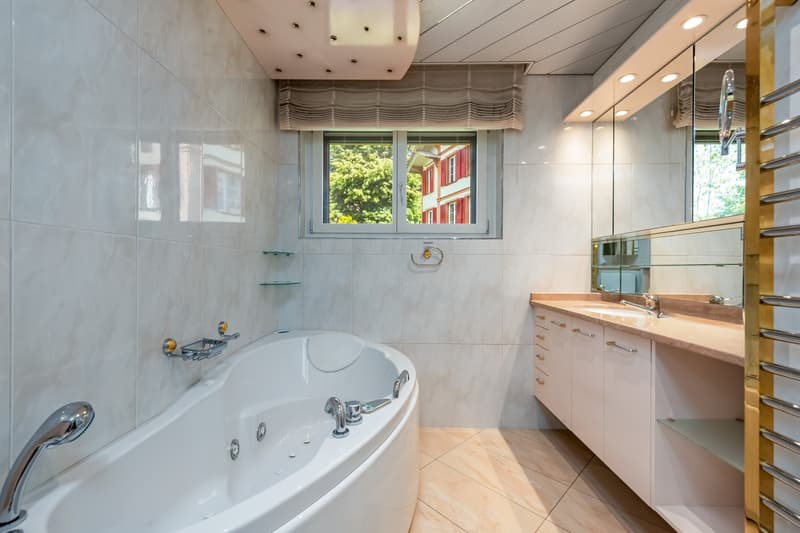 Grosszügige und helle 4.5-Zimmer-Wohnung mit Bergblick in Thun (12)