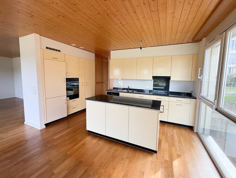 Charmante 3,5-Zimmer-Wohnung mit Weitblick ins Grüne (4)
