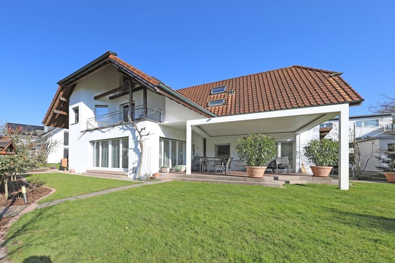 Grosses 8.5 Zimmer Einfamilienhaus mit Lounge, Garten und ausgebautem Untergeschoss