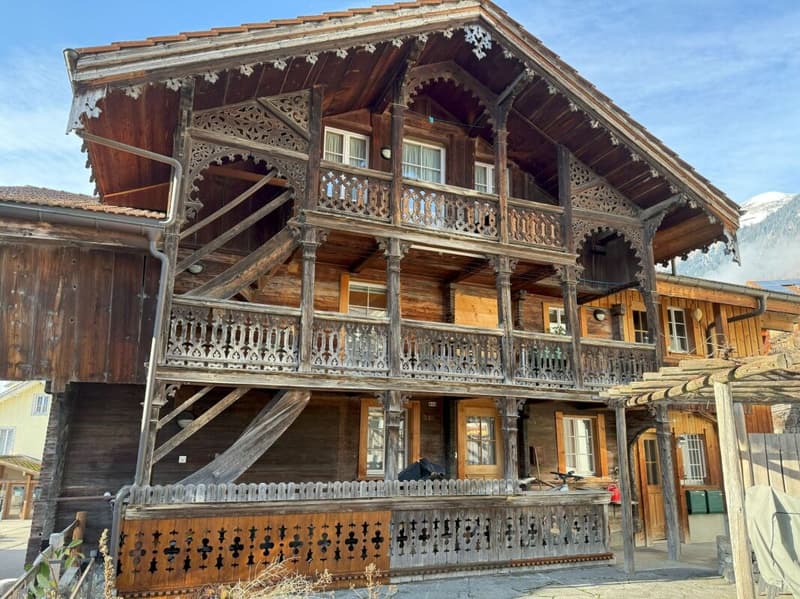 Maison d'habitation et de commerce dans un emplacement central (30)