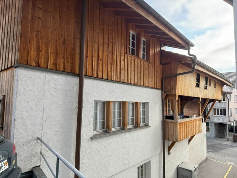 Maison d'habitation et de commerce dans un emplacement central (27)