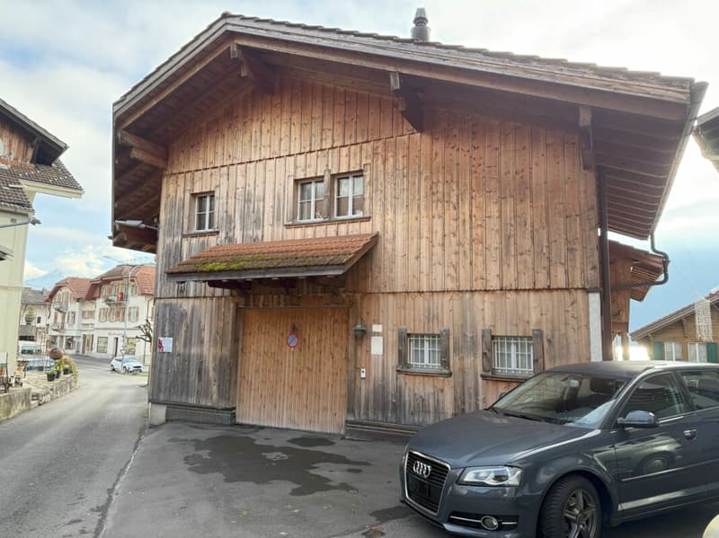 Maison d'habitation et de commerce dans un emplacement central (28)